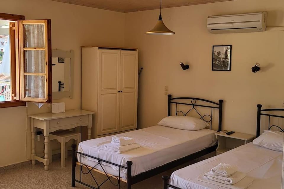 Bed, Photo of the whole room, Bedroom, internet, towels, wardrobe, air conditioner