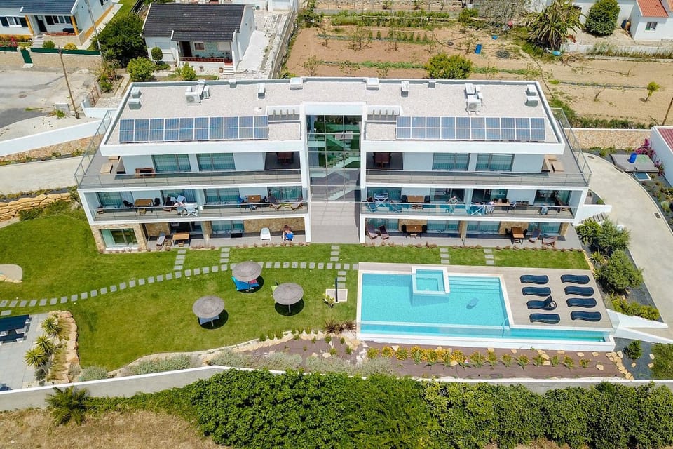 Property building, Garden, Swimming pool