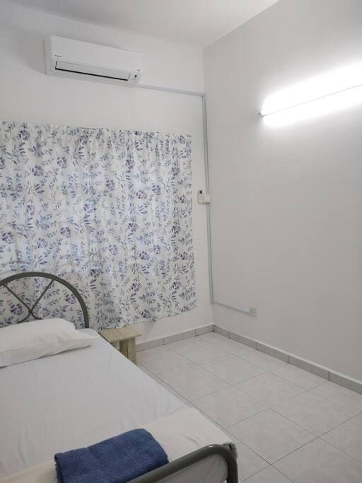 Bedroom, air conditioner