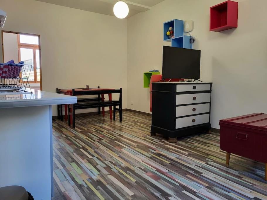 Communal lounge/ TV room, TV and multimedia, Kitchen or kitchenette, Dining area, hair dresser