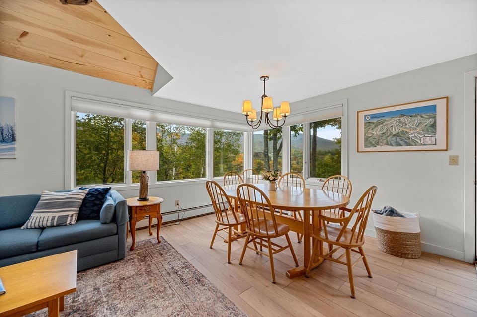 Beautiful 2BR 2BA Fall Line Condo with Mountain Views, Pool, Hot Tub, Sauna, Shuttle, G6B condo Apartment in Mendon