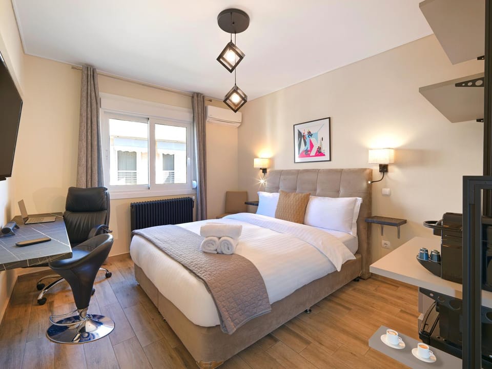Photo of the whole room, Bedroom