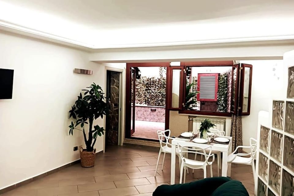 Living room, Dining area, air conditioner