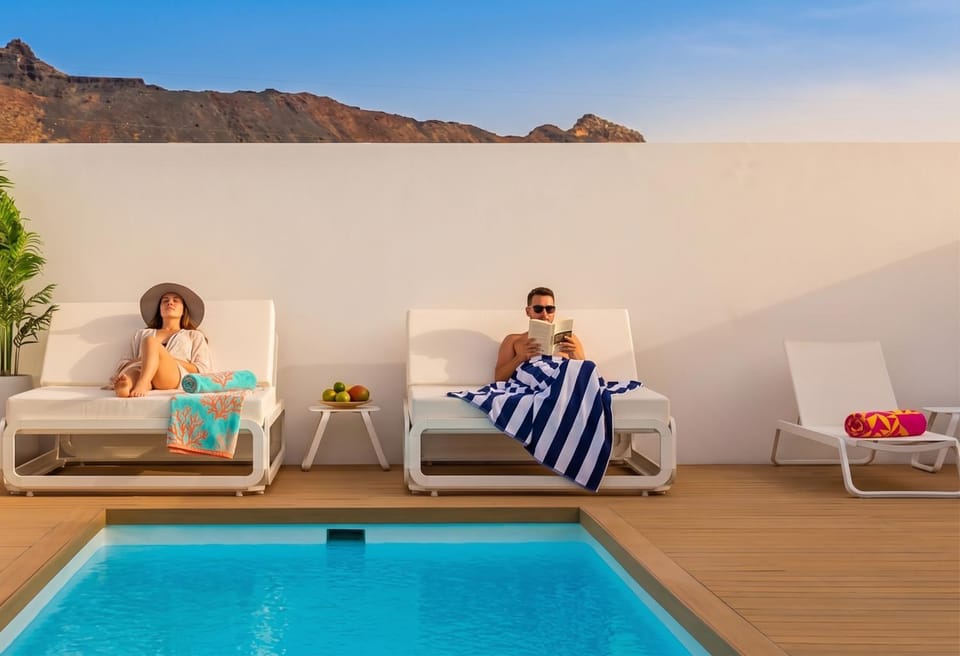 Patio, Pool view, Swimming pool, sunbed