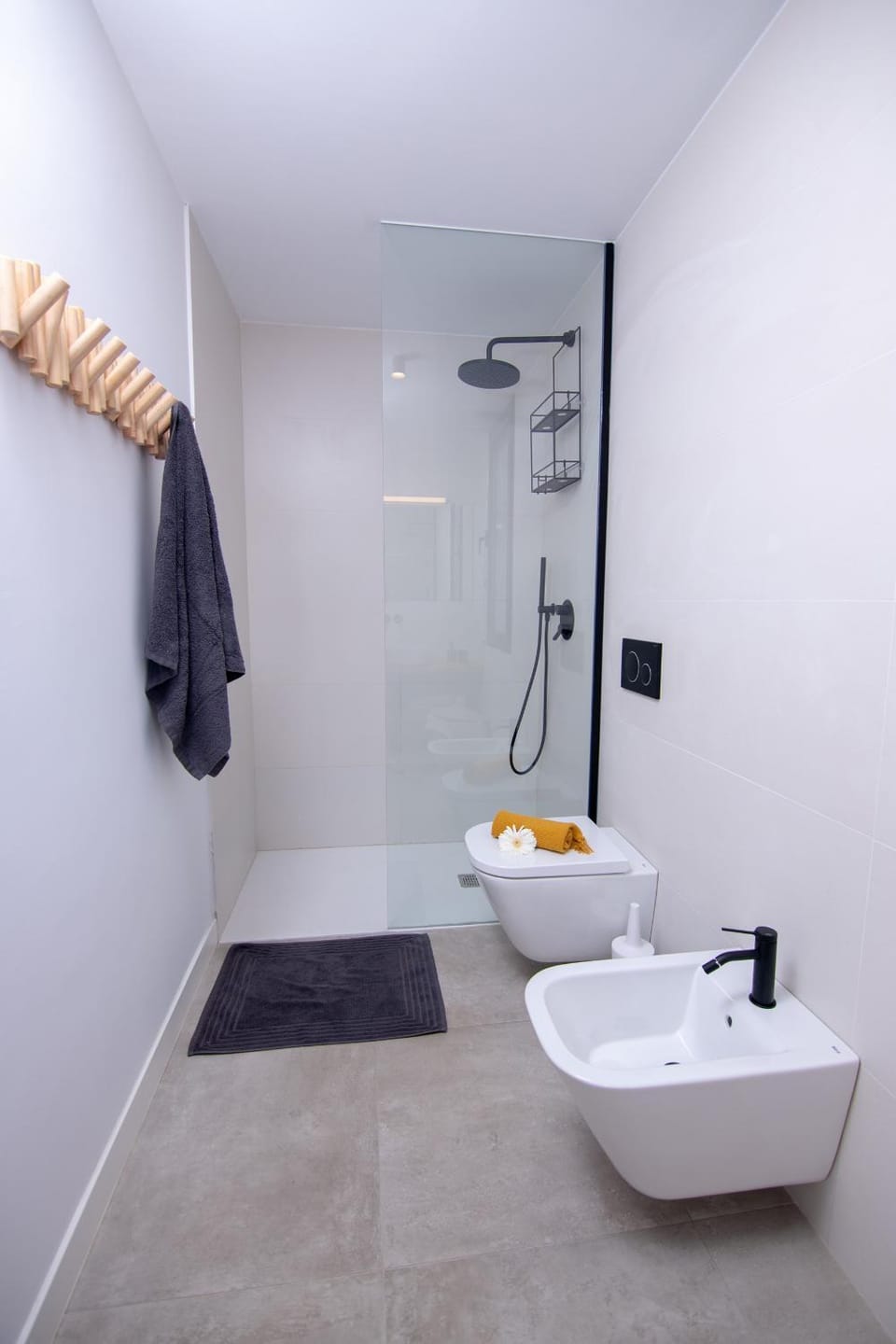 Shower, Toilet, Bathroom, towels