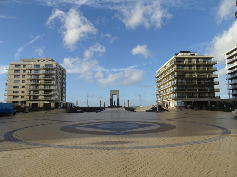 Nearby landmark, Day, Location