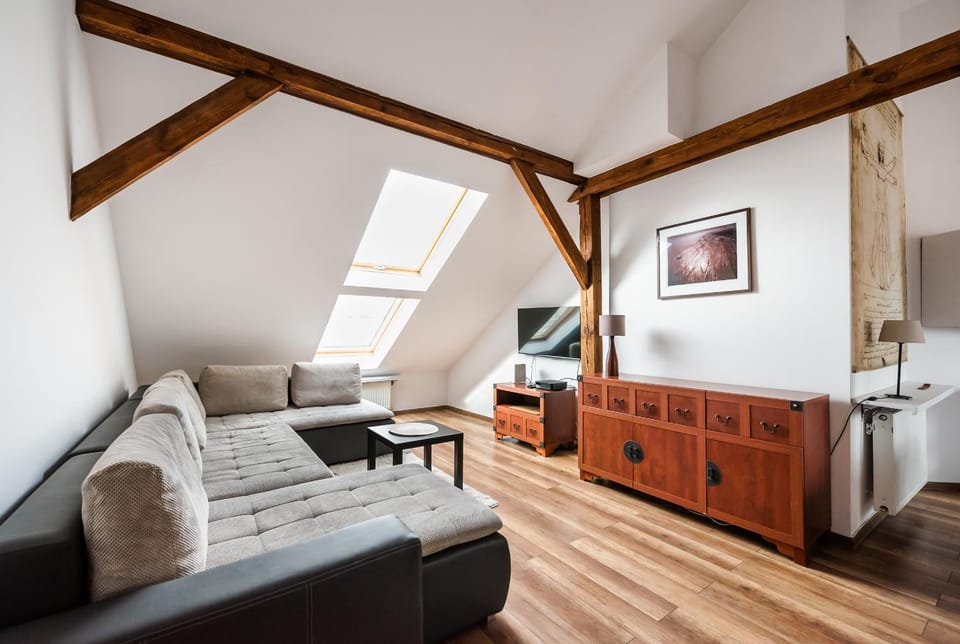 TV and multimedia, Living room, Photo of the whole room, Seating area, hair dresser