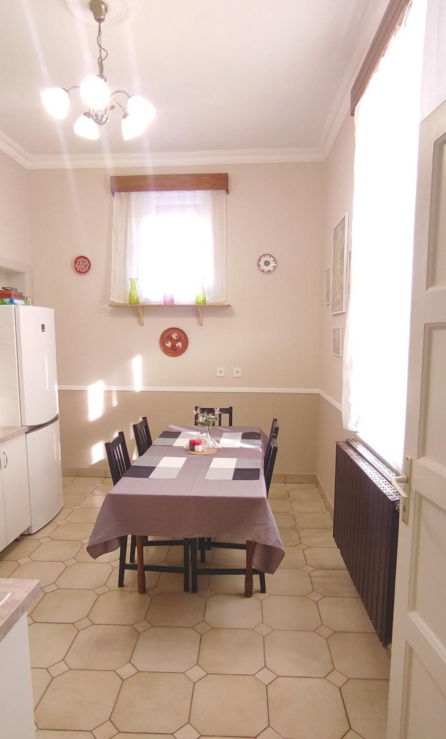 Kitchen or kitchenette, Dining area, minibar, stove