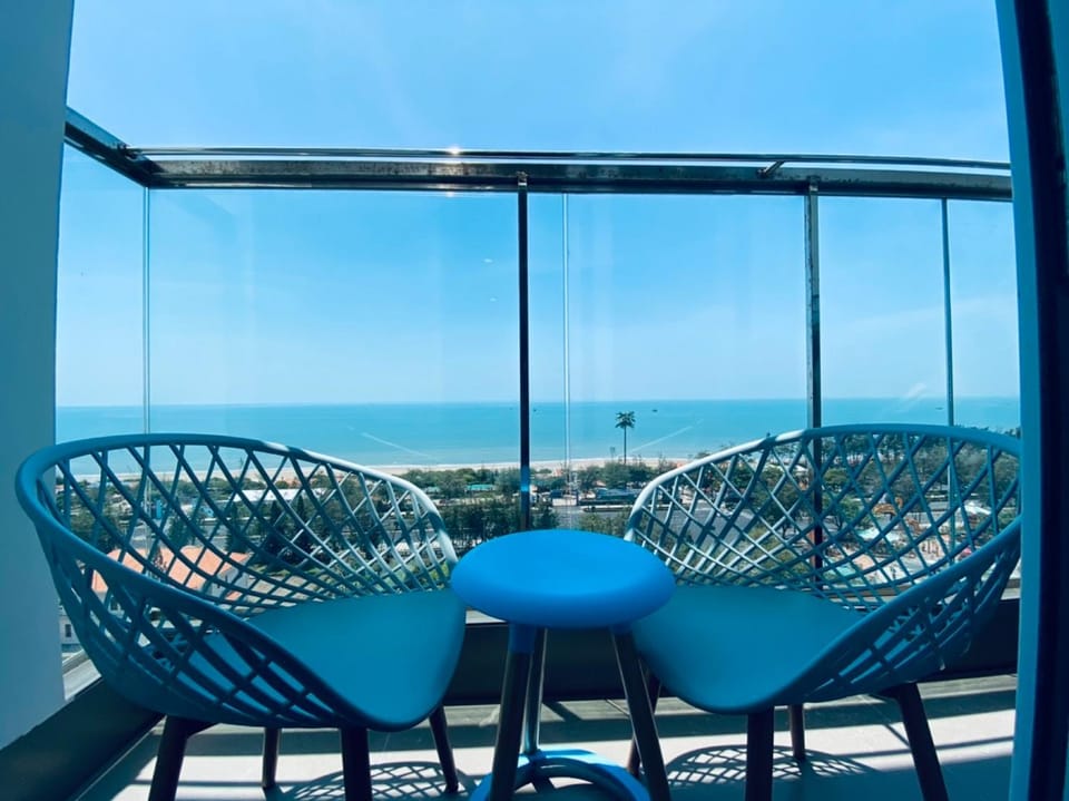 View (from property/room), Balcony/Terrace, Seating area