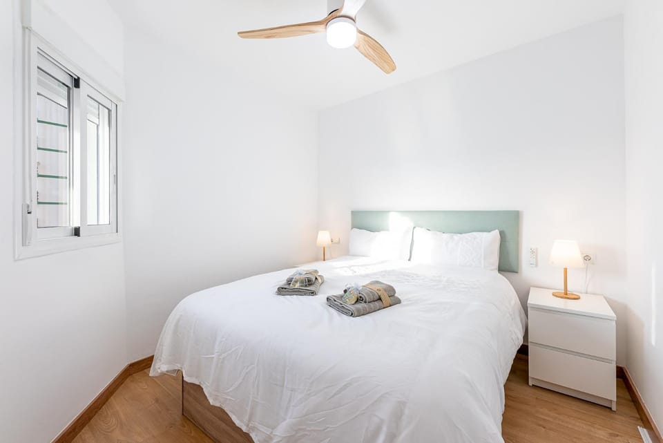 797 Holiday Rentals - Luminoso y reformado apartamento para 2 Apartment in Benalmadena
