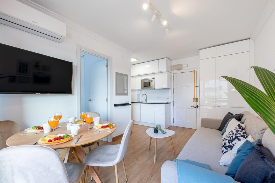 797 Holiday Rentals - Luminoso y reformado apartamento para 2 Apartment in Benalmadena