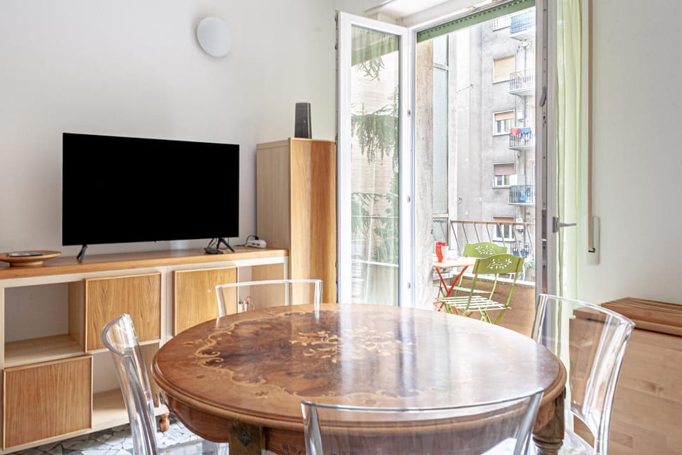 TV and multimedia, Kitchen or kitchenette, Dining area