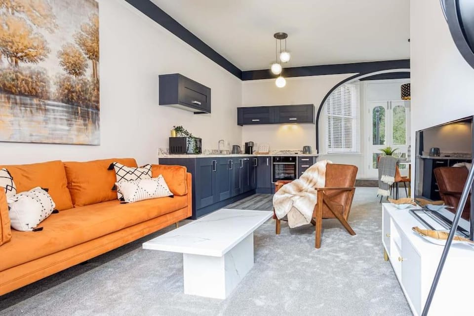 TV and multimedia, Kitchen or kitchenette, Living room, Seating area, minibar, pet friendly