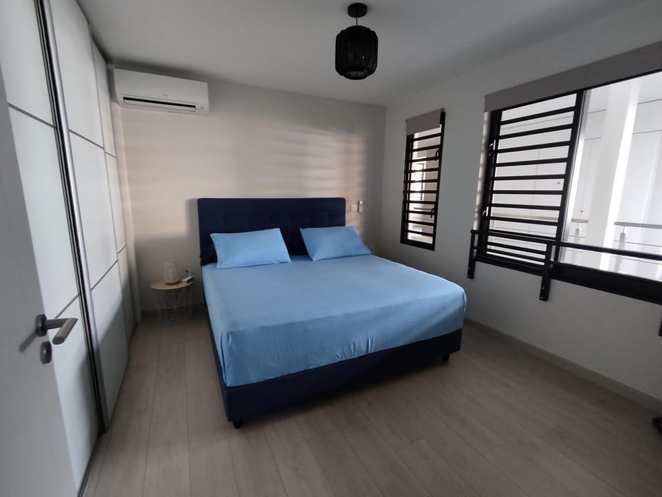 Bed, Photo of the whole room, Bedroom, air conditioner