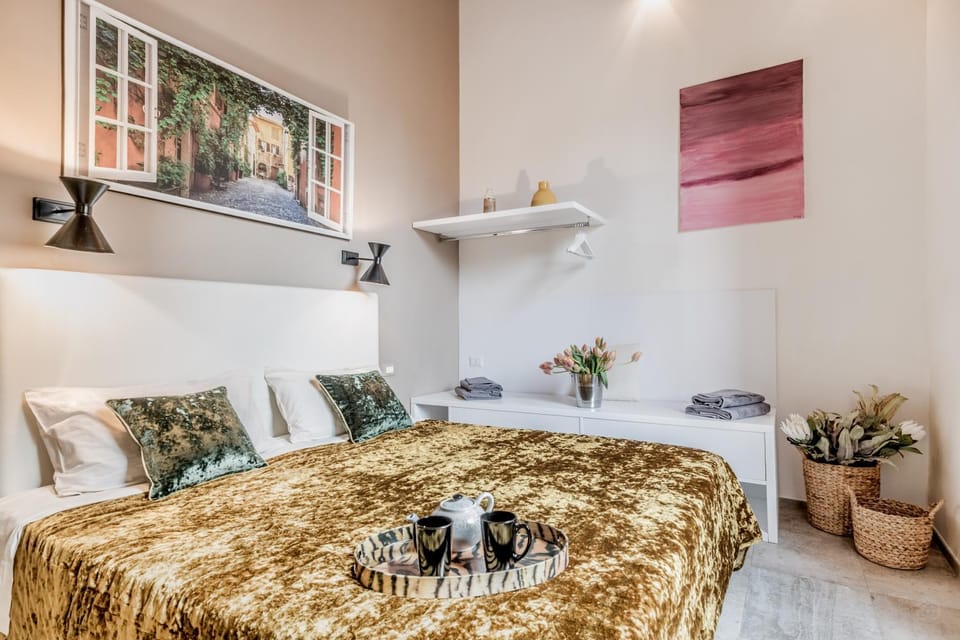 Bed, Photo of the whole room, Bedroom, towels