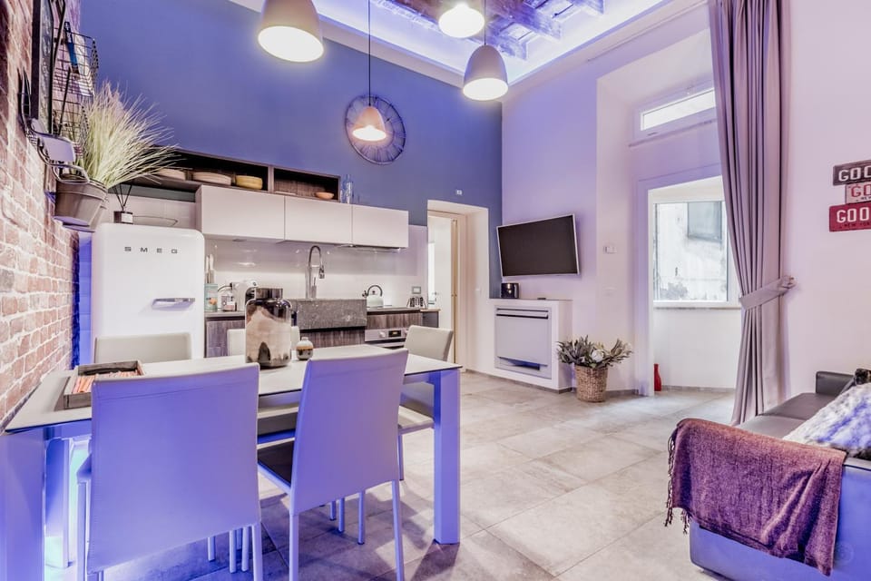 TV and multimedia, Kitchen or kitchenette, Living room, Seating area, Dining area, pet friendly, stove