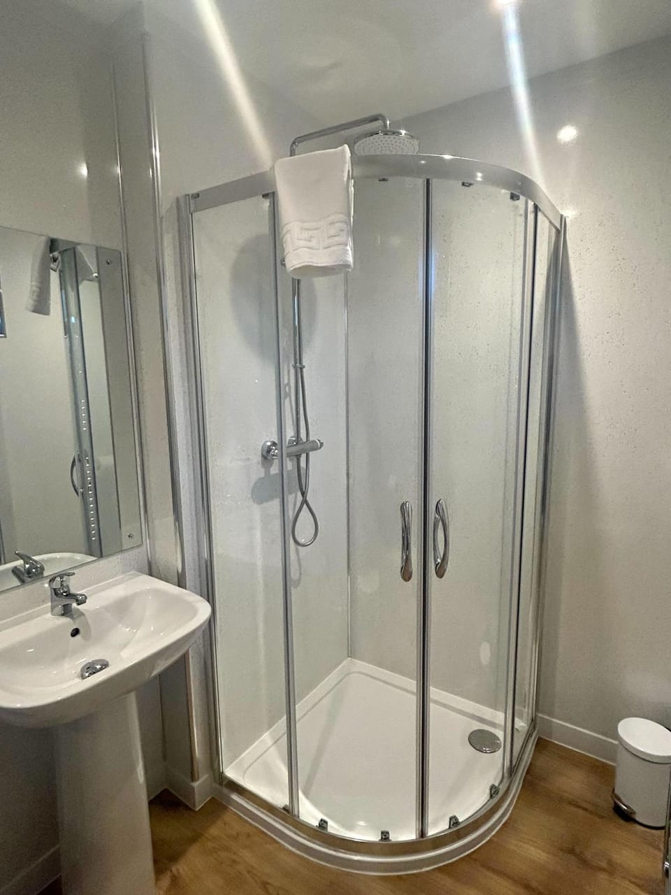 Shower, Toilet, Bathroom, towels