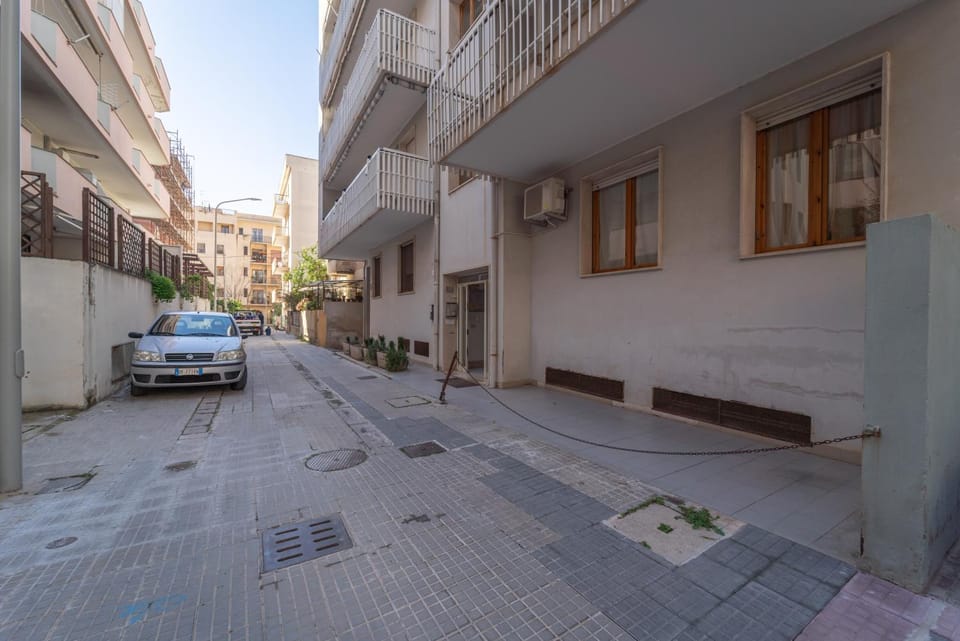 Property building, Day, Street view, Parking