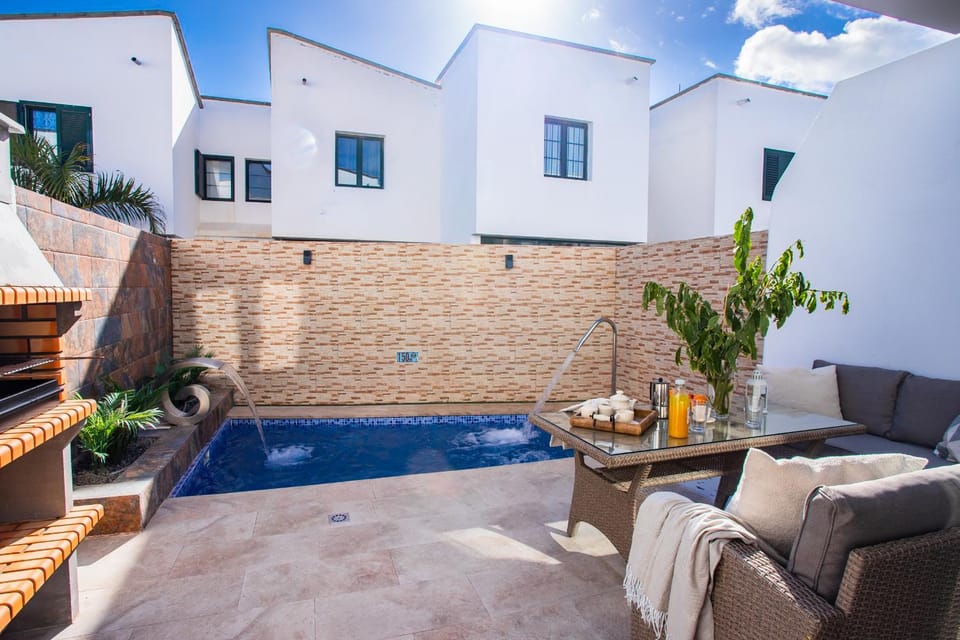 BBQ facilities, Balcony/Terrace, Dining area, Swimming pool, Swimming pool