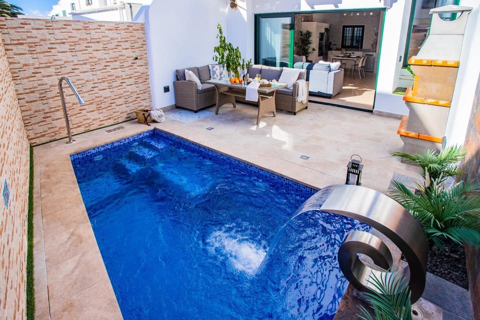 Balcony/Terrace, Pool view, Swimming pool, Swimming pool