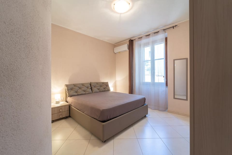 Bed, Photo of the whole room, Bedroom, air conditioner