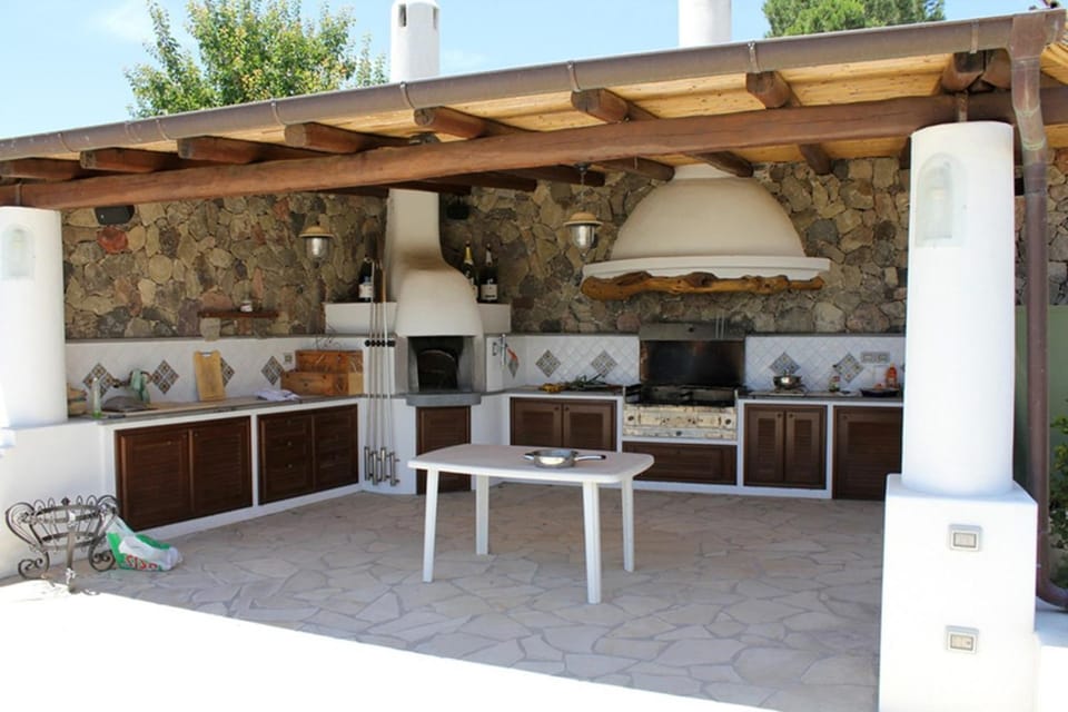 Property building, Kitchen or kitchenette, Living room