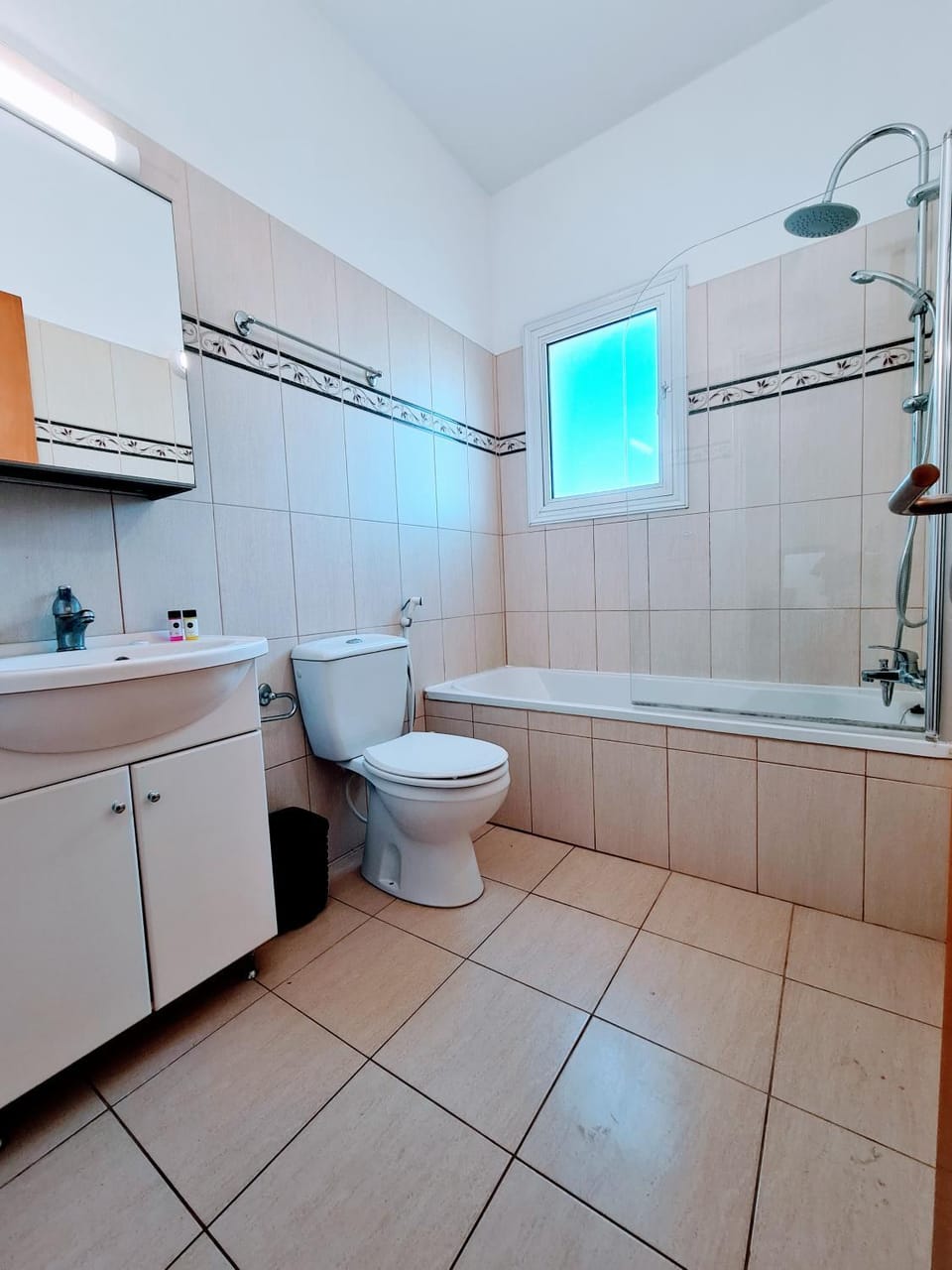 Toilet, Bathroom, Bath, bidet, towels