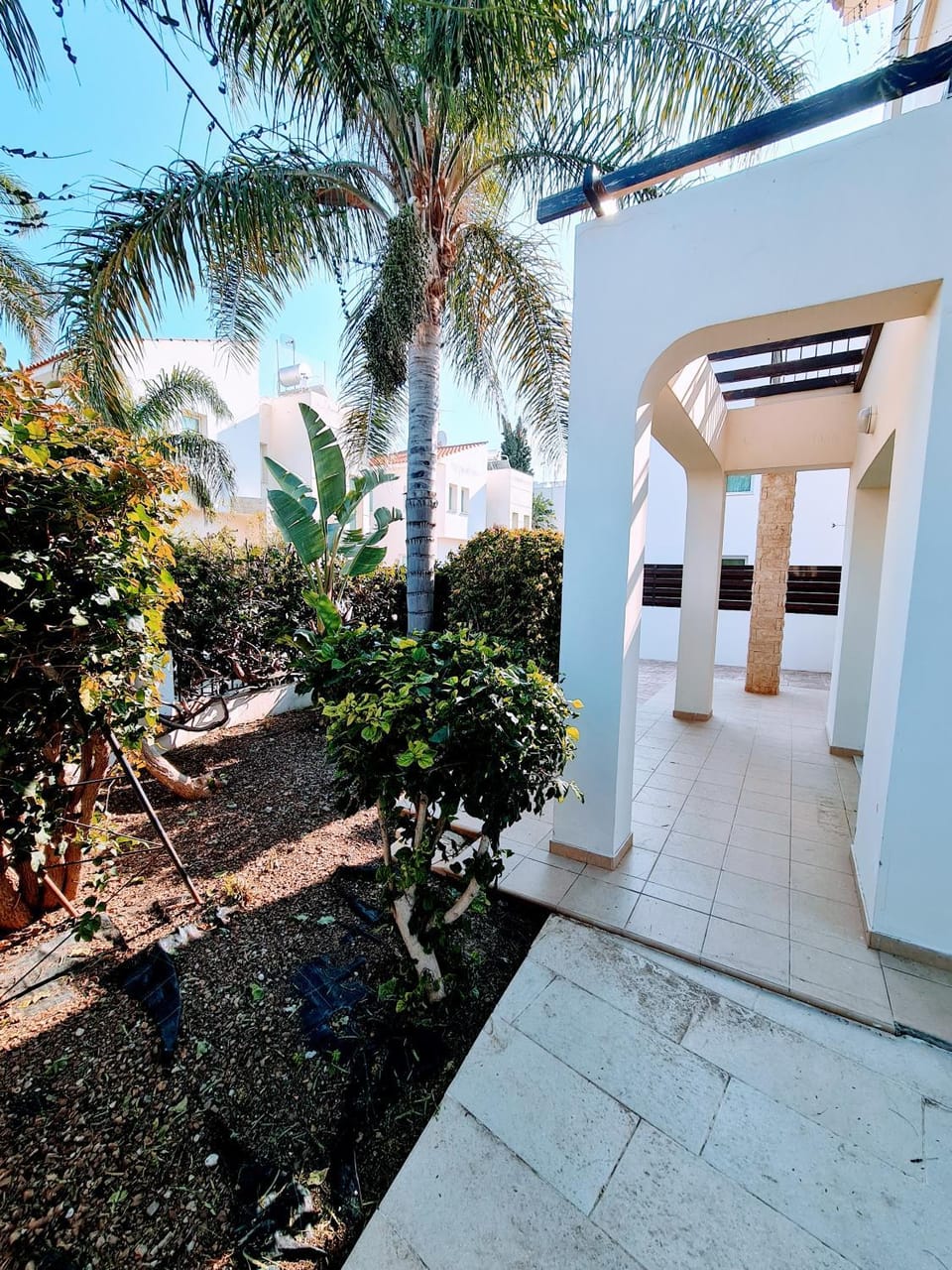Property building, Day, Garden, Garden, Balcony/Terrace, Garden view