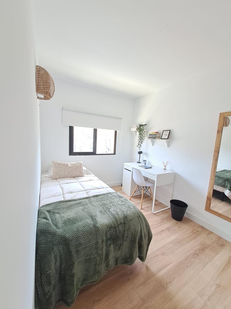 Bed, Seating area