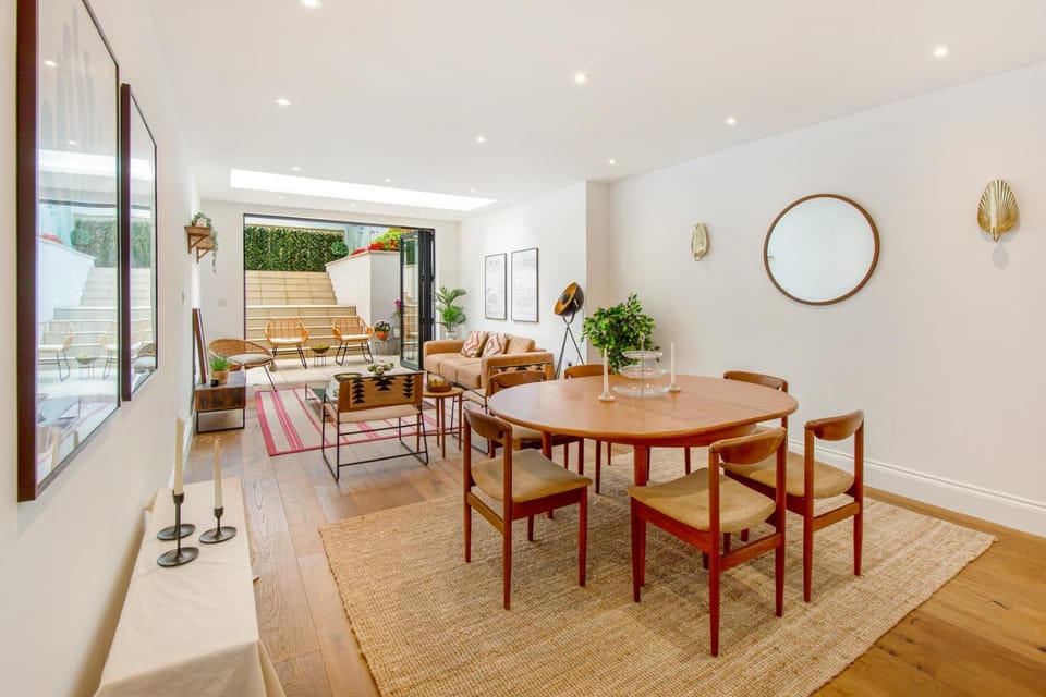 Living room, Seating area, Dining area