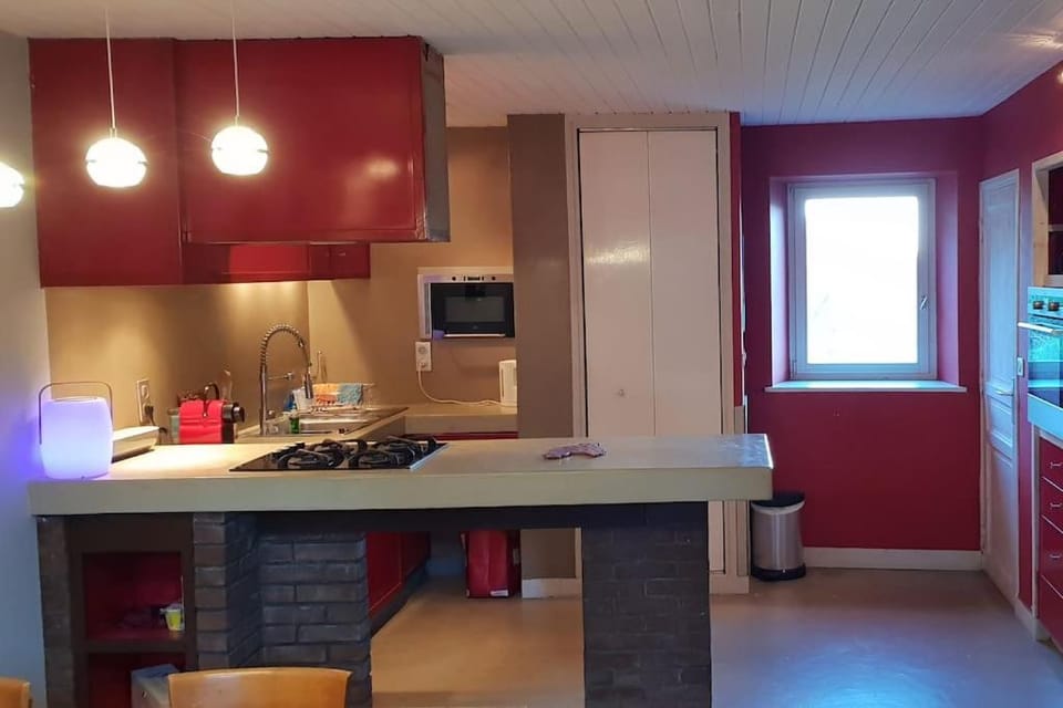 Kitchen or kitchenette, Dining area, minibar, pet friendly, stove