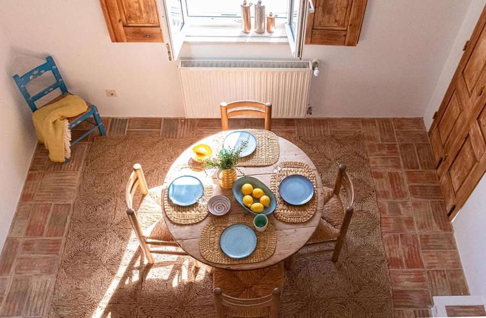 Food and drinks, Dining area, Food
