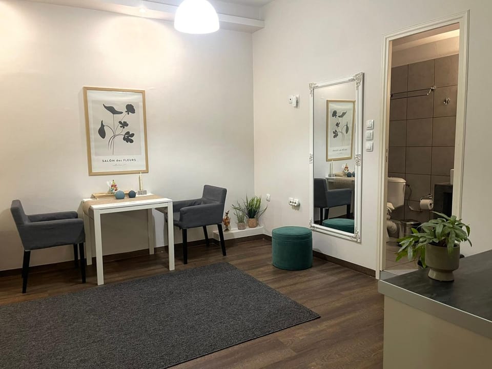 Living room, Seating area, Dining area