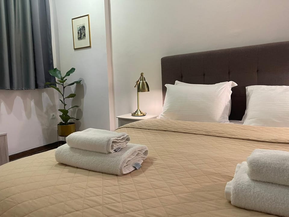 Bed, Photo of the whole room, Bedroom, towels