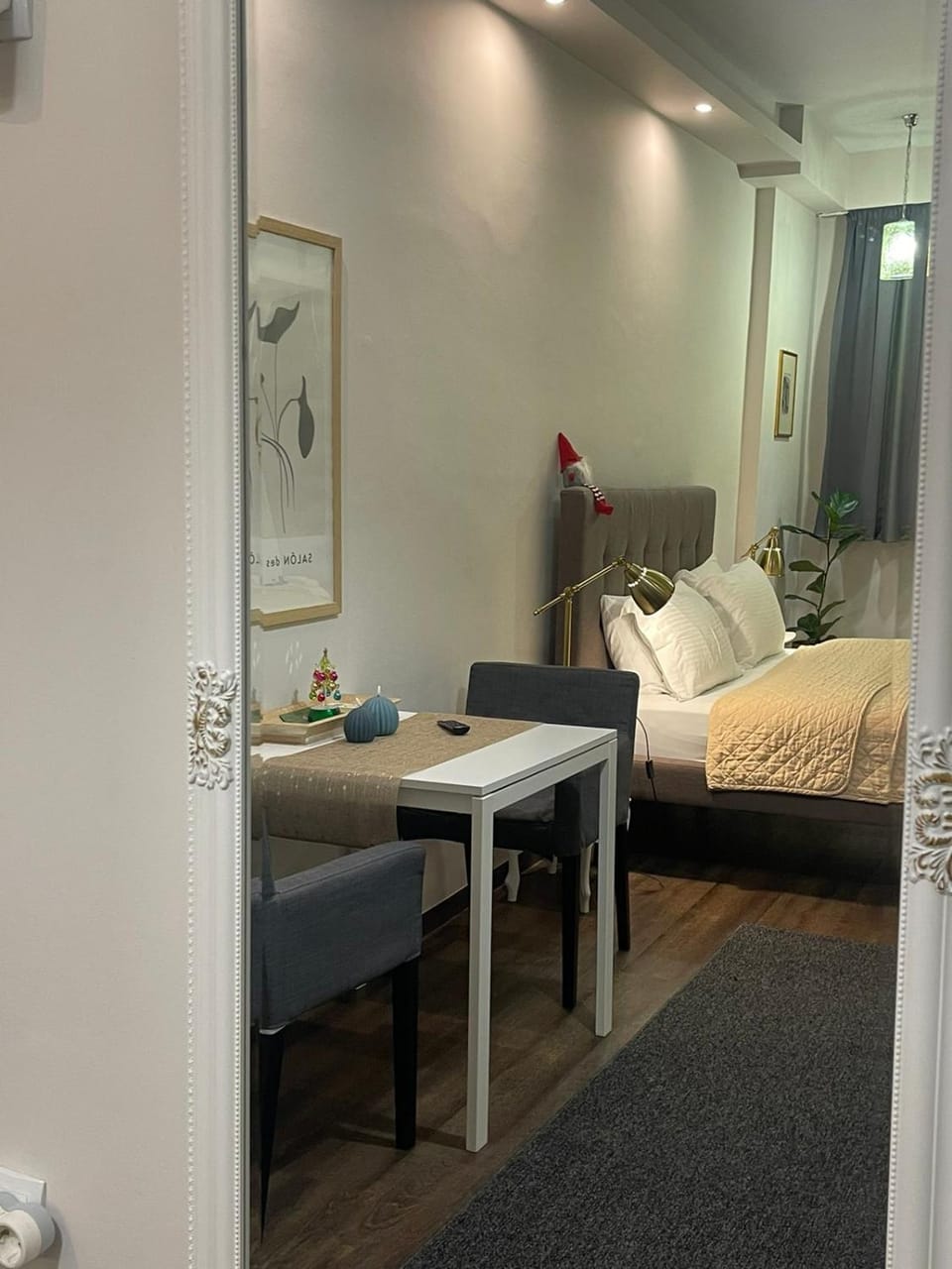 Bed, Living room, Photo of the whole room, Seating area, Bedroom