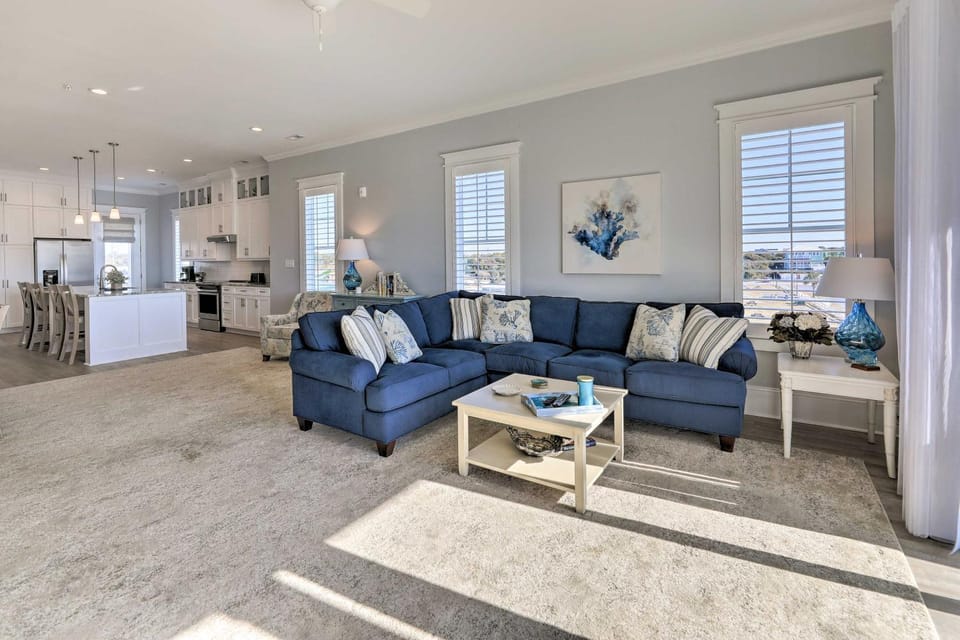Gorgeous Emerald Isle Getaway: Walk to Beach! House in Emerald Isle