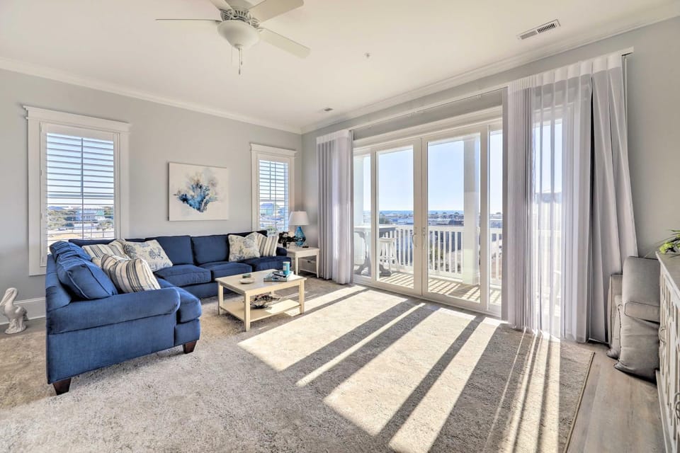 Gorgeous Emerald Isle Getaway: Walk to Beach! House in Emerald Isle