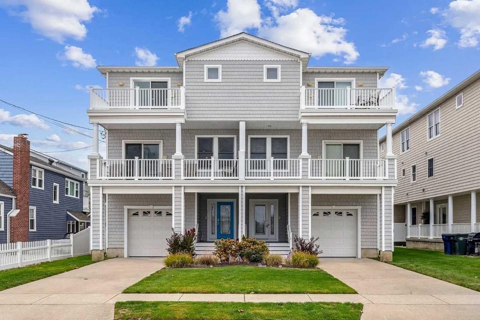 Sunny Brigantine Townhome: Walk to Beach House in Brigantine