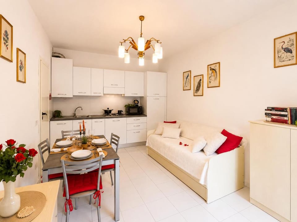 Kitchen or kitchenette, Dining area, pet friendly, stove