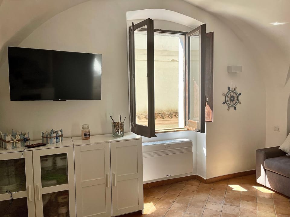 TV and multimedia, Photo of the whole room