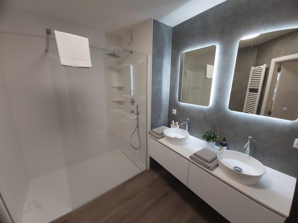 Shower, Bathroom