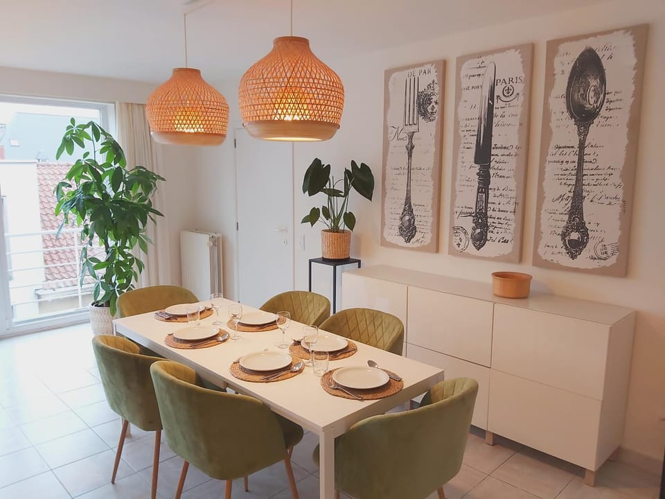 Living room, Dining area
