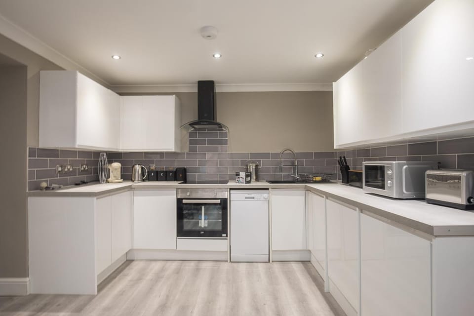 Kitchen or kitchenette, kitchen