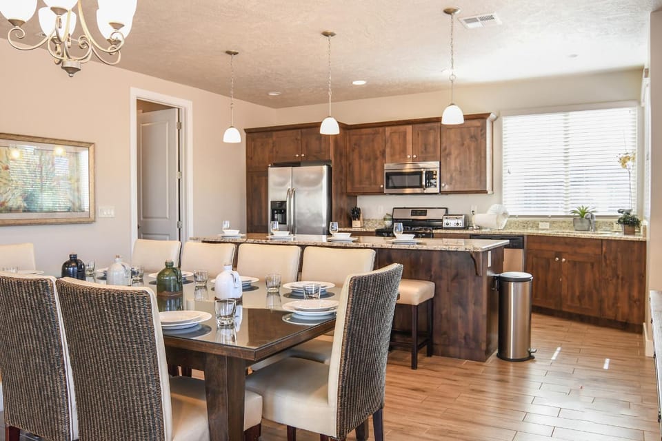 Paradise Village 32 BBQ Grill, Foosball, Pink Pong, Nintendo Switch and a Resort Style Pool and Water Park House in Santa Clara