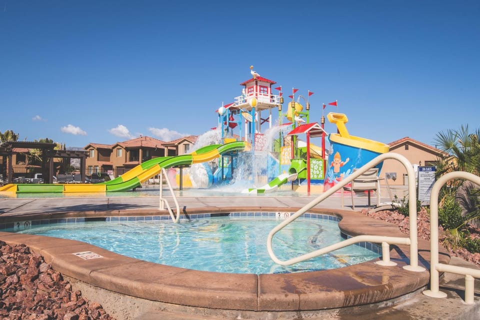 Paradise Village 97 Private Hot Tub, 4 Player Air Hockey Table, Ping Pong, Arcade Basketball, Resort Style Pool and Water Park House in Santa Clara