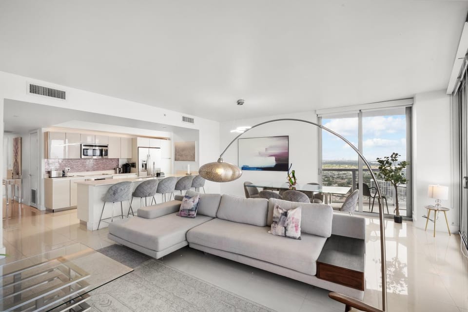 View (from property/room), Living room, Dining area, City view