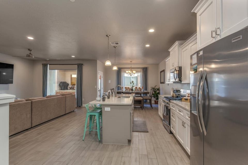 Zion Village 339 3 Bed, 2 and a half Bath, Game Systems, Mister System, and Community Pool House in Hurricane