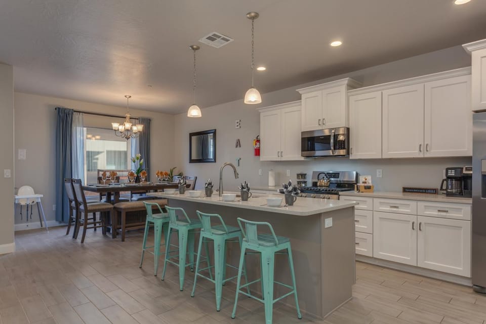 Zion Village 339 3 Bed, 2 and a half Bath, Game Systems, Mister System, and Community Pool House in Hurricane