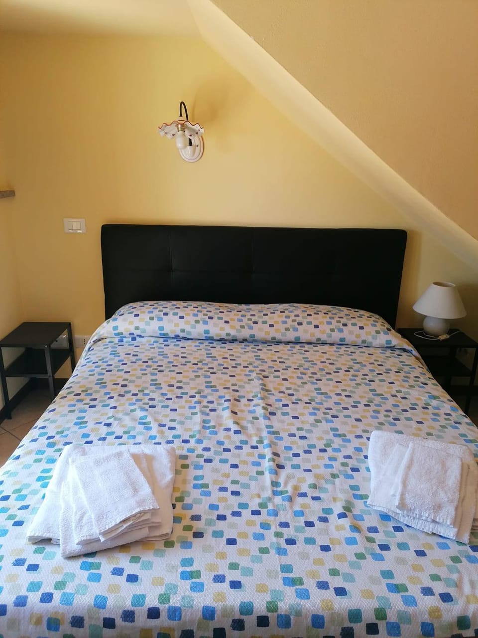 Bedroom, towels