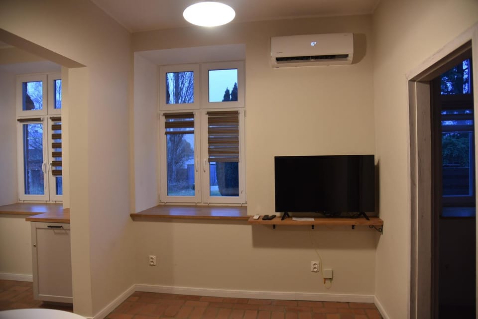 TV and multimedia, air conditioner